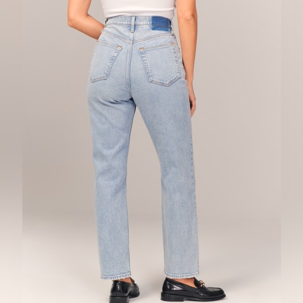 Abercrombie & Fitch Curve Love Ultra High Rise Ankle Straight Jeans - Picture 2 of 8